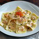Pasta con pesce e olive.
